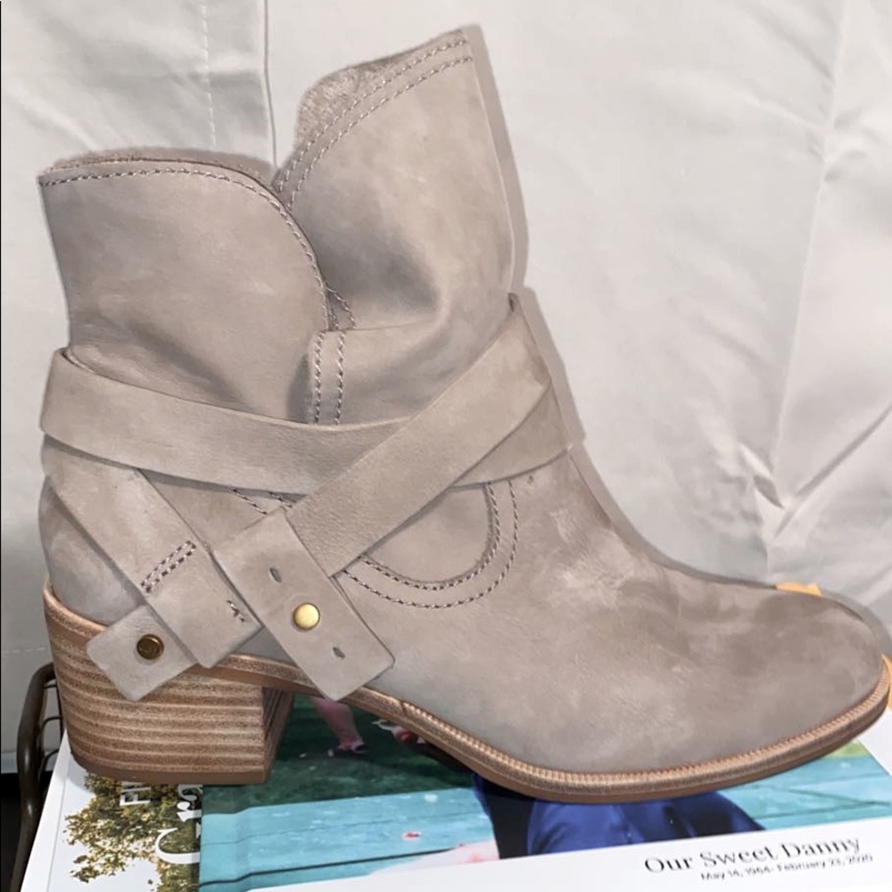 elota UGG booties